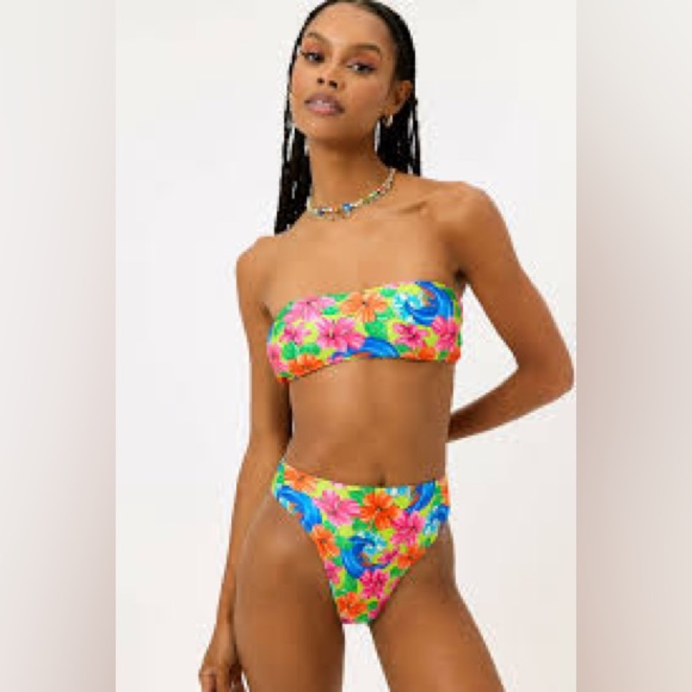 Frankie’s Bikinis Top NWT